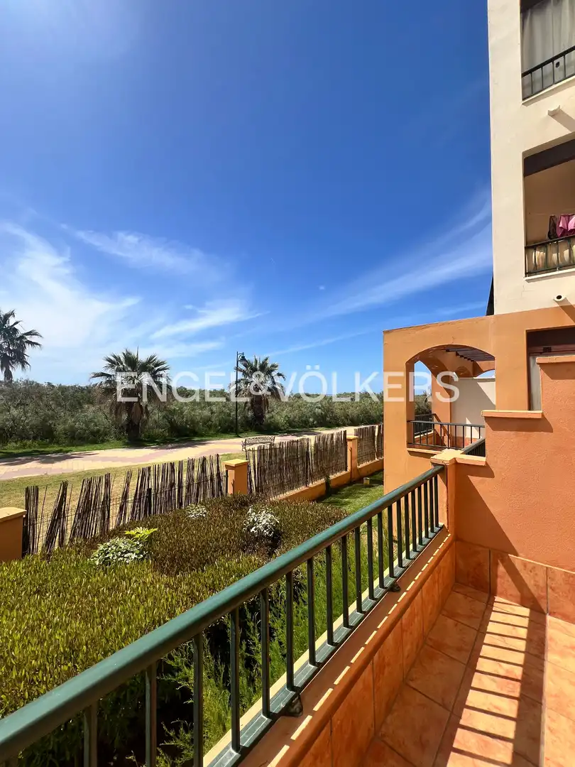 Außenansicht von Wohnung zur Miete in Ayamonte mit Klimaanlage, Heizung und Privatgarten