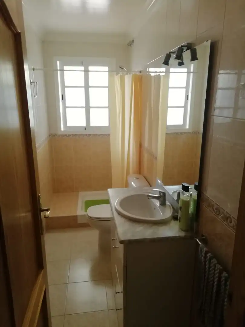 Baño de Piso de alquiler en Cártama con Terraza, Trastero y Amueblado