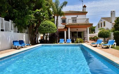 Piscina de Casa o xalet en venda en Chiclana de la Frontera amb Aire condicionat, Calefacció i Jardí privat