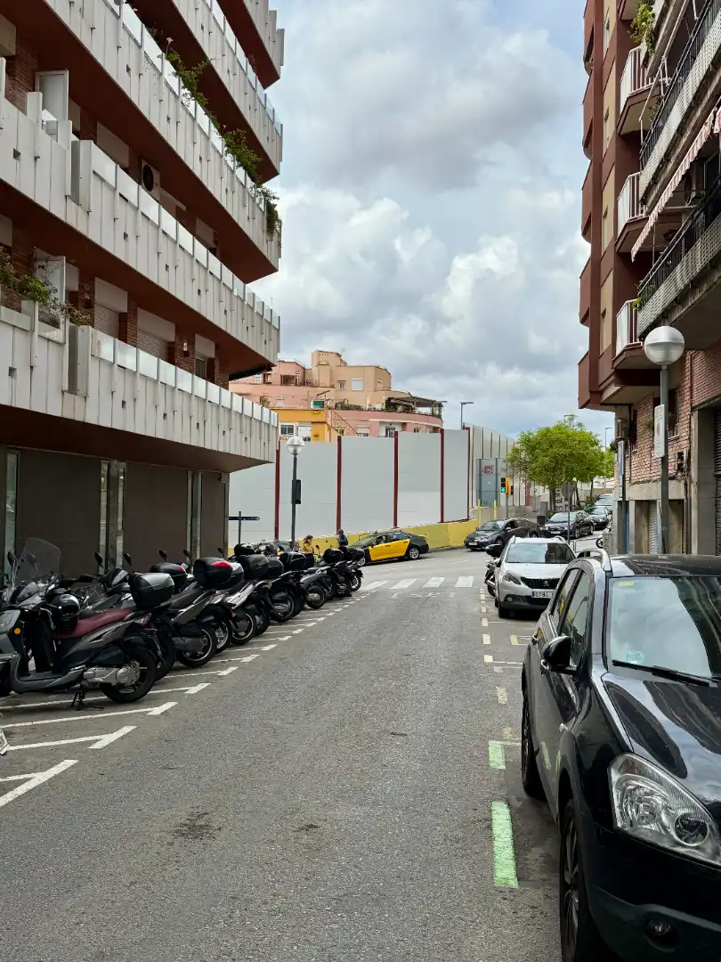 Parkplatz von Wohnung zum Verkauf in Barcelona mit Klimaanlage, Heizung und Parkett