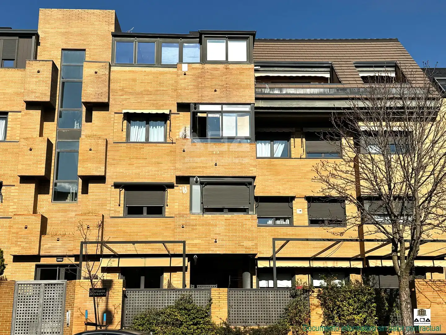 Vista exterior de Piso en venta en Las Rozas de Madrid con Aire acondicionado, Calefacción y Jardín privado