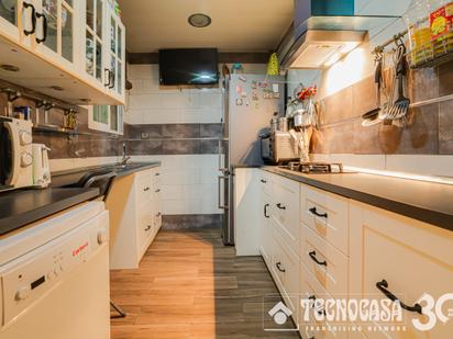 Kitchen of Flat for sale in Santa Coloma de Gramenet