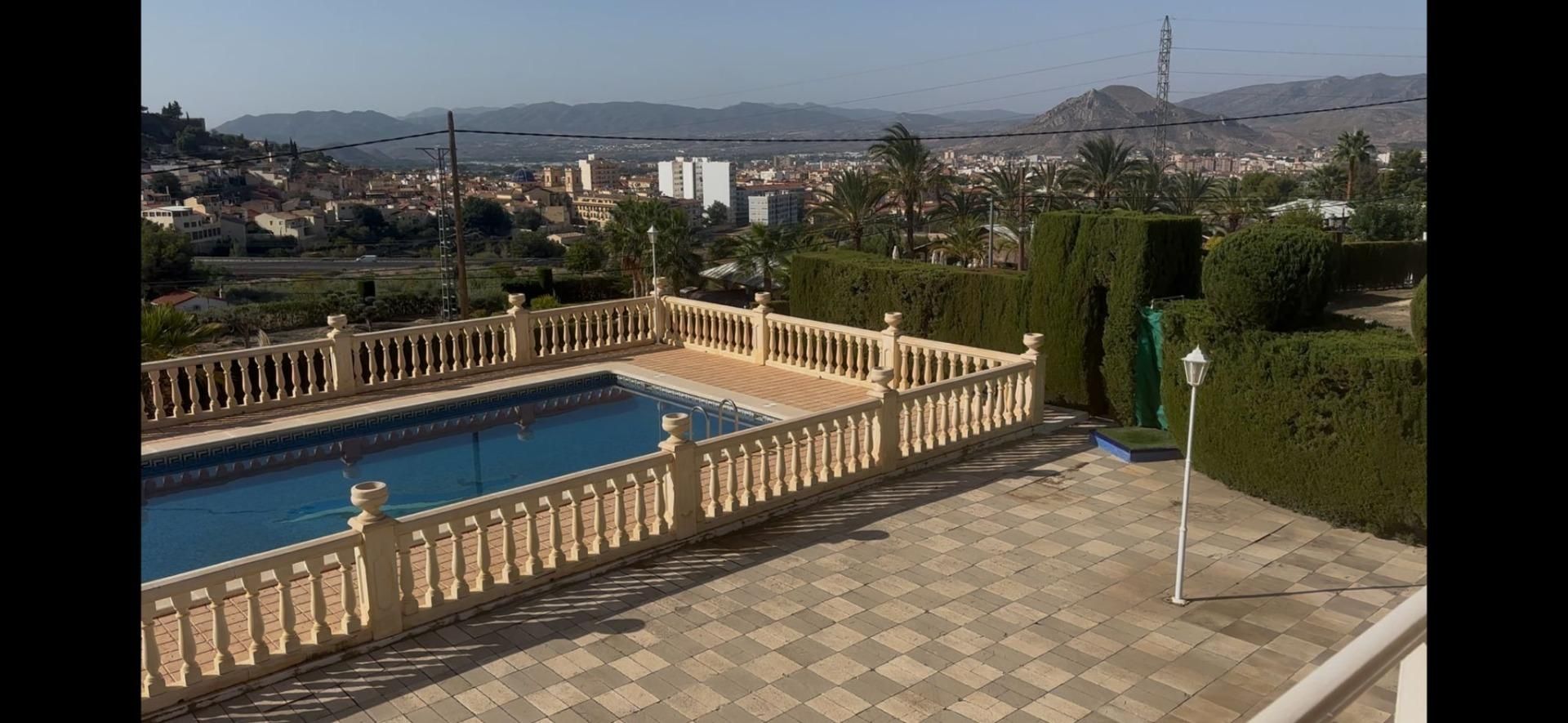 Piscina de Casa o xalet en venda en Petrer amb Jardí privat, Terrassa i Piscina