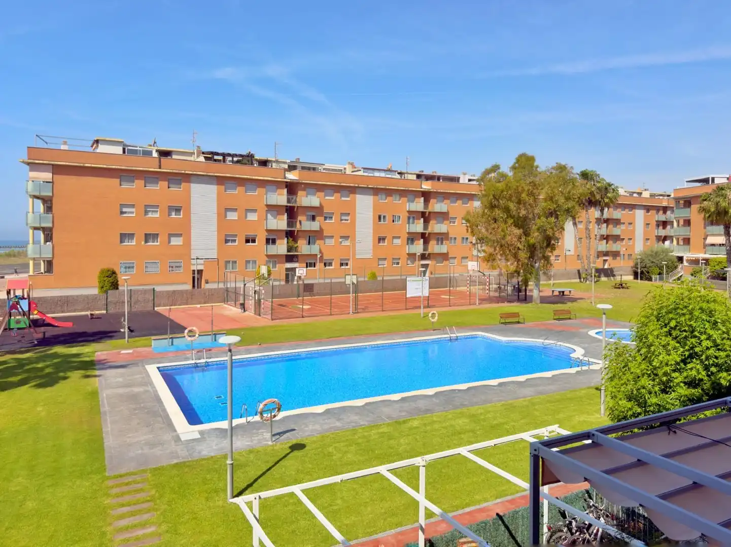 Piscina de Pis en venda en Cubelles amb Aire condicionat, Calefacció i Terrassa