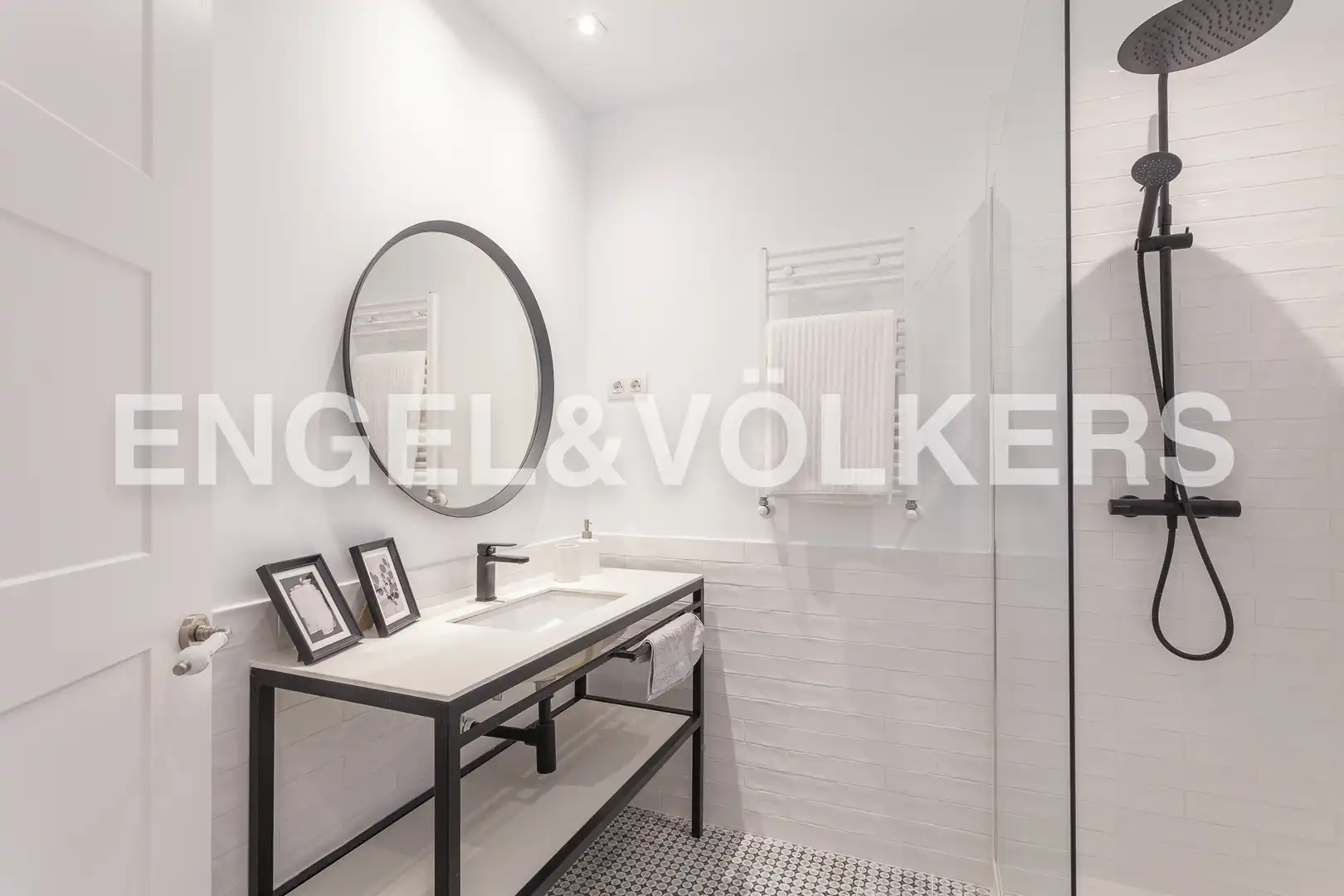Bathroom of Flat for rent in Madrid  with Air Conditioner, Heating and Storage room
