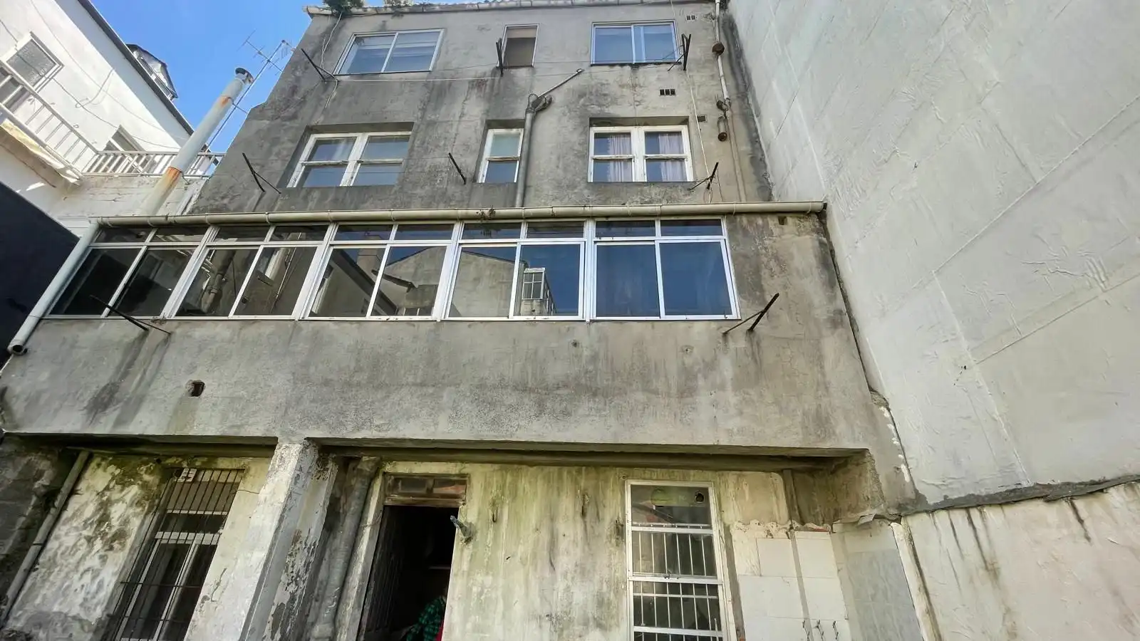 Vista exterior de Edificio en venta en Lugo