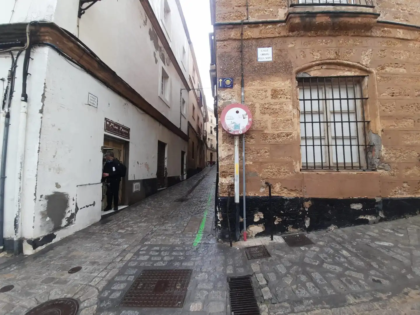 Vista exterior de Local de alquiler en Cádiz