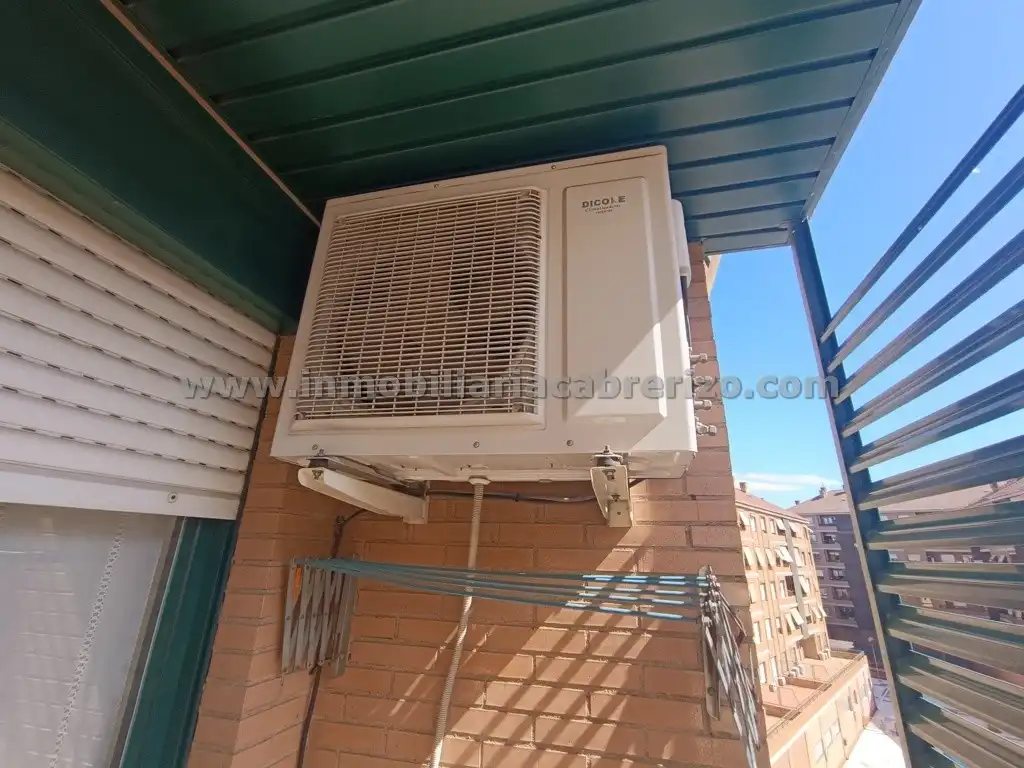 Terrasse von Wohnungen zum Verkauf in  Logroño mit Klimaanlage, Heizung und Parkett