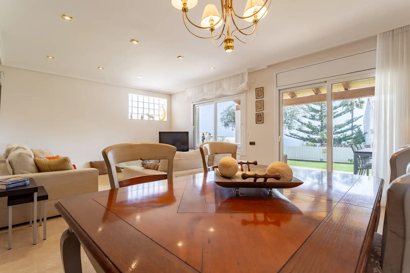 Sala de estar de Casa adosada en venta en Torredembarra con Aire acondicionado, Calefacción y Jardín privado