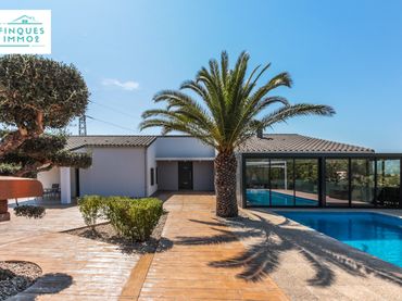 Xalet amb piscina en venda a Urbanitzacions