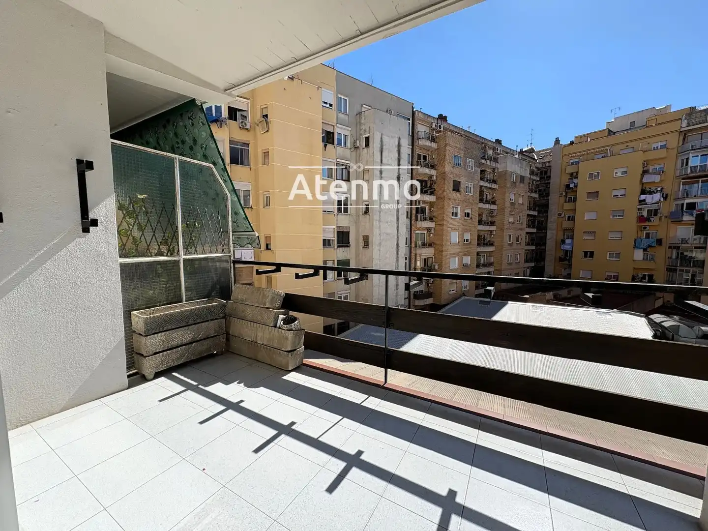 Wohnung zum Verkauf in Barcelona mit Terrasse und Balkon