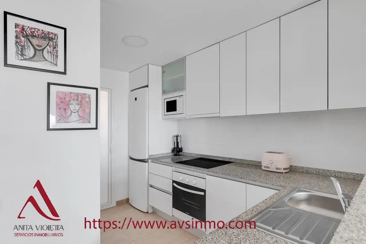 Cuina de Apartament de lloguer en Orihuela amb Aire condicionat, Moblat i Forn