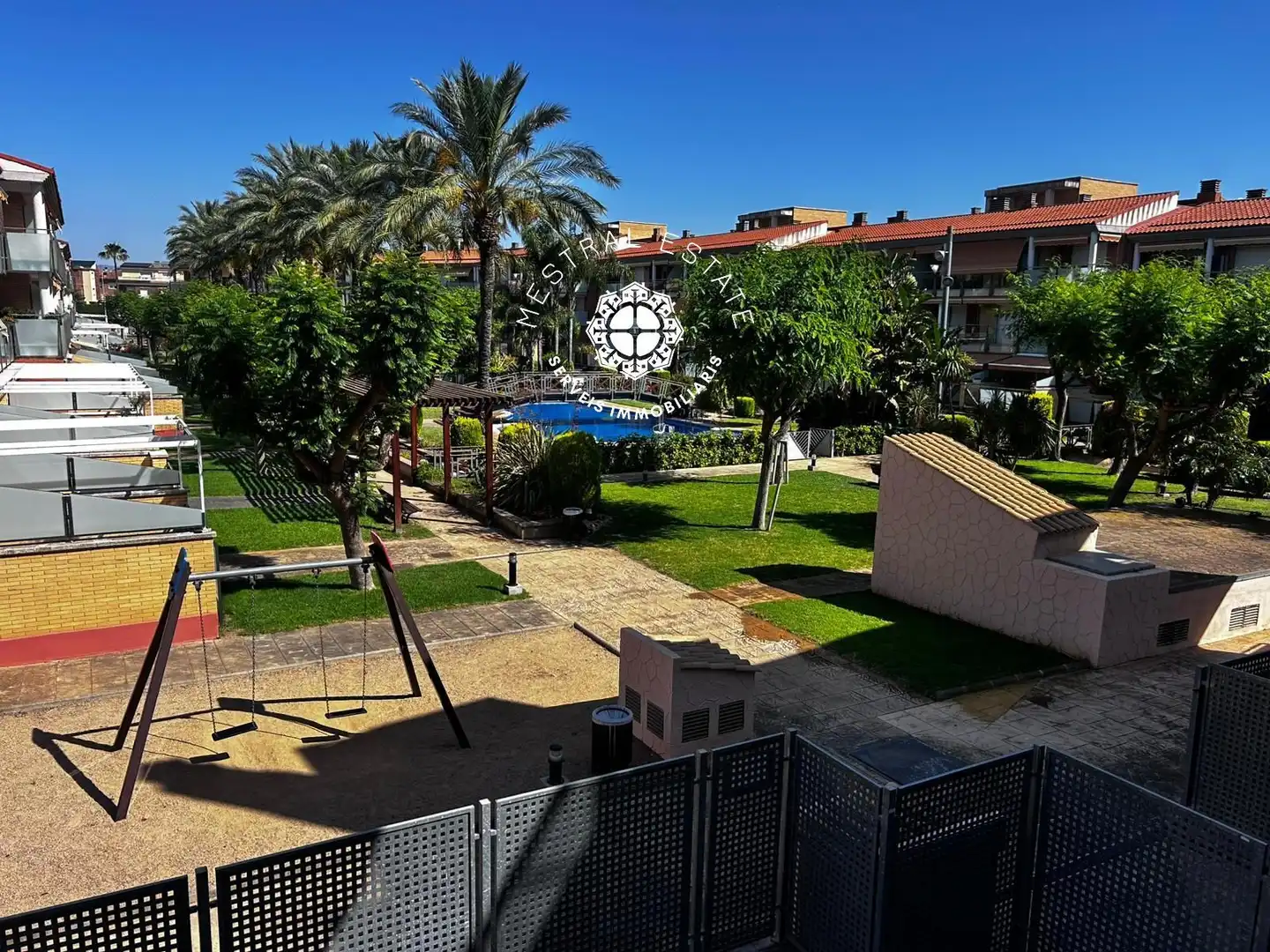 Vista exterior de Pis en venda en Cambrils amb Aire condicionat, Terrassa i Piscina