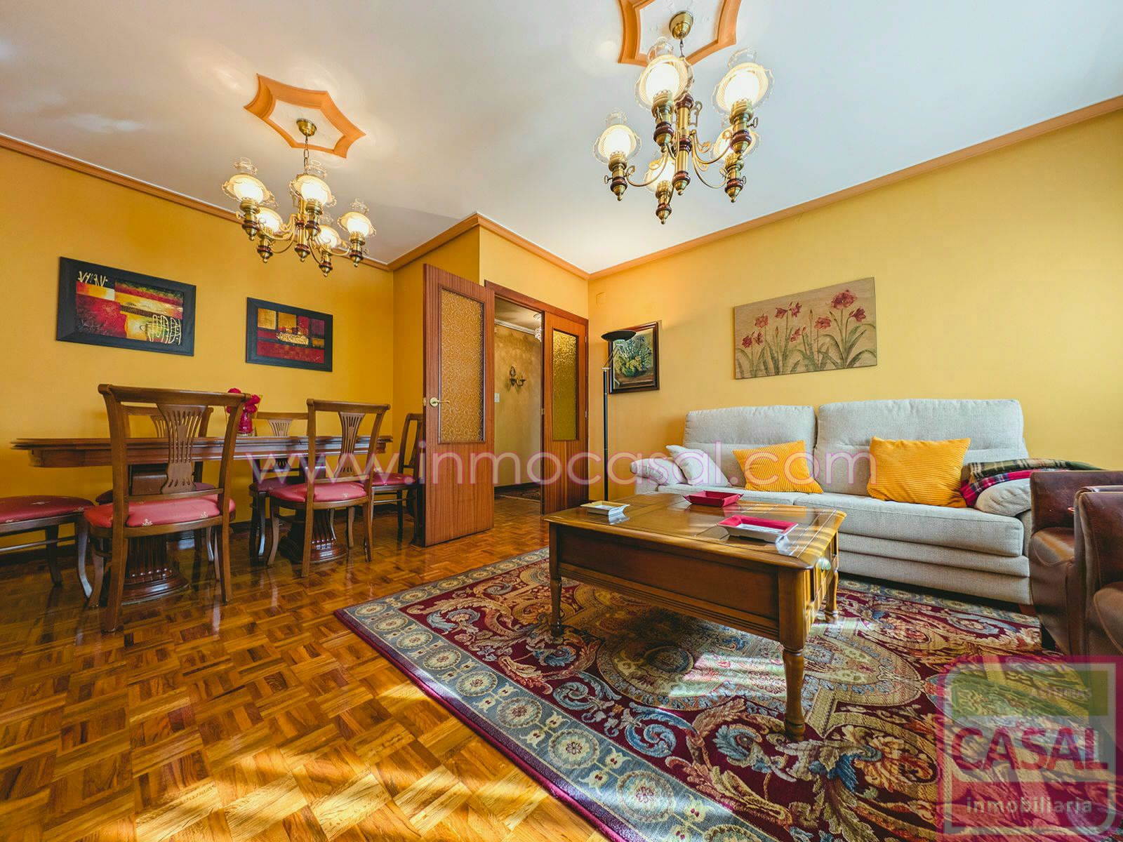 Sala d'estar de Pis en venda en Aller amb Calefacció, Traster i Moblat
