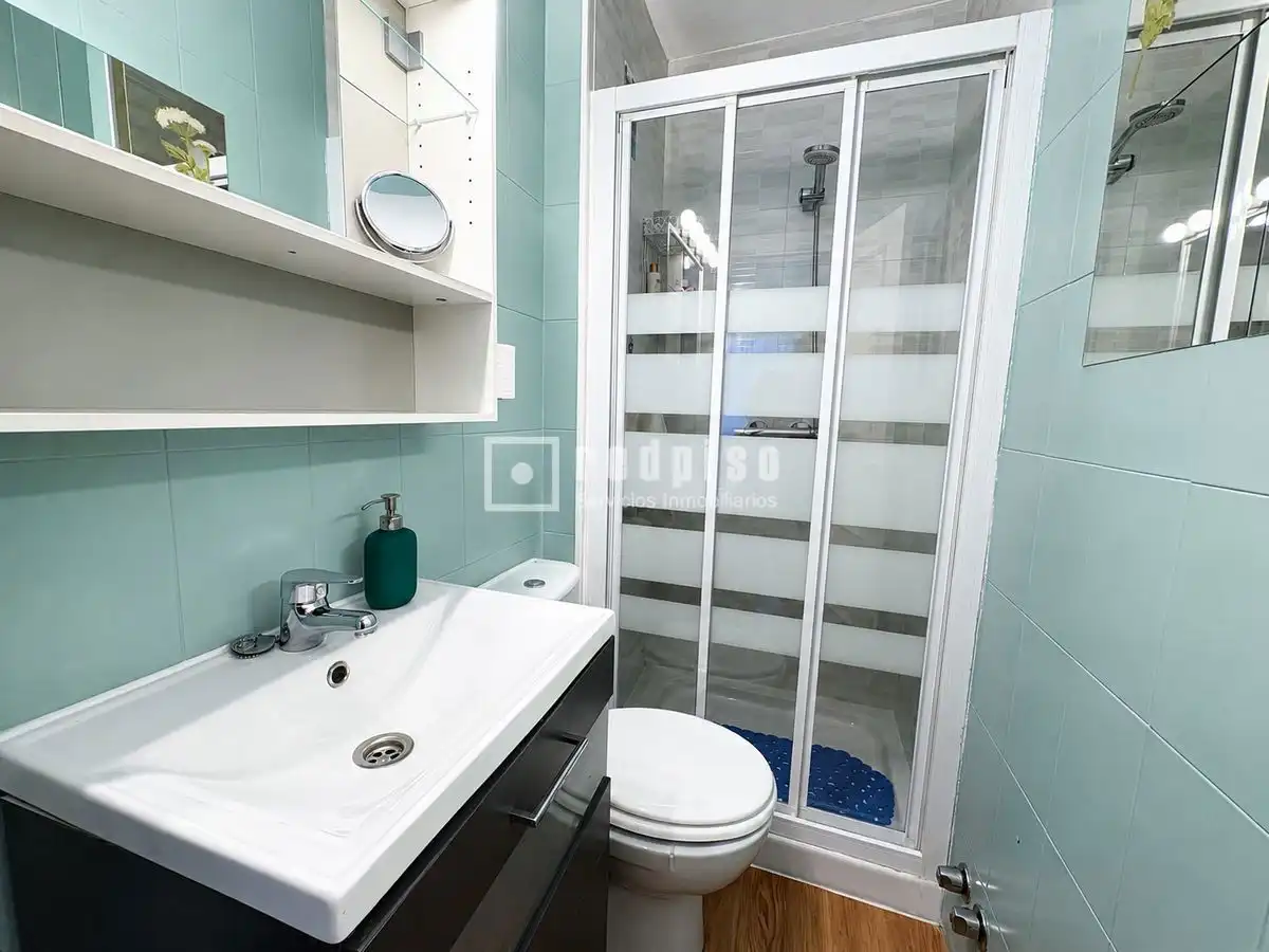 Baño de Piso en venta en Torremolinos con Aire acondicionado, Terraza y Piscina