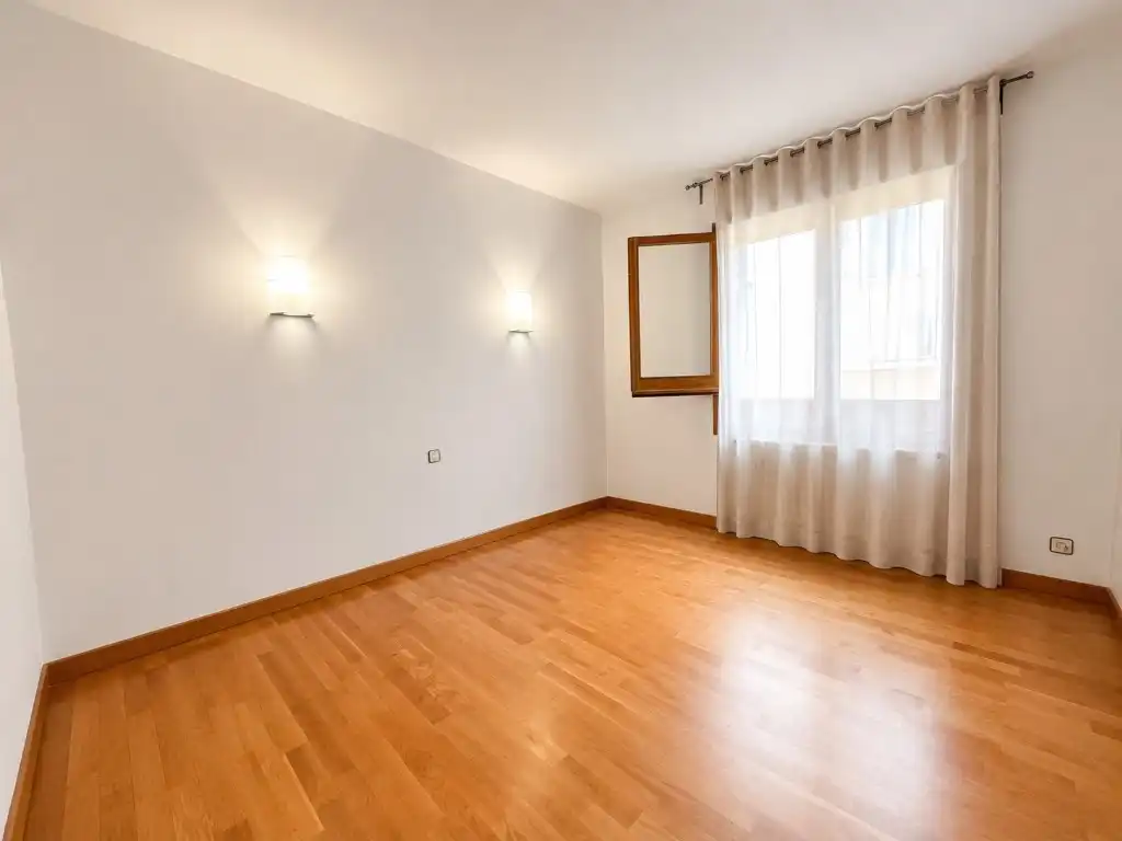 Habitación de Piso en venta en Girona con Balcón