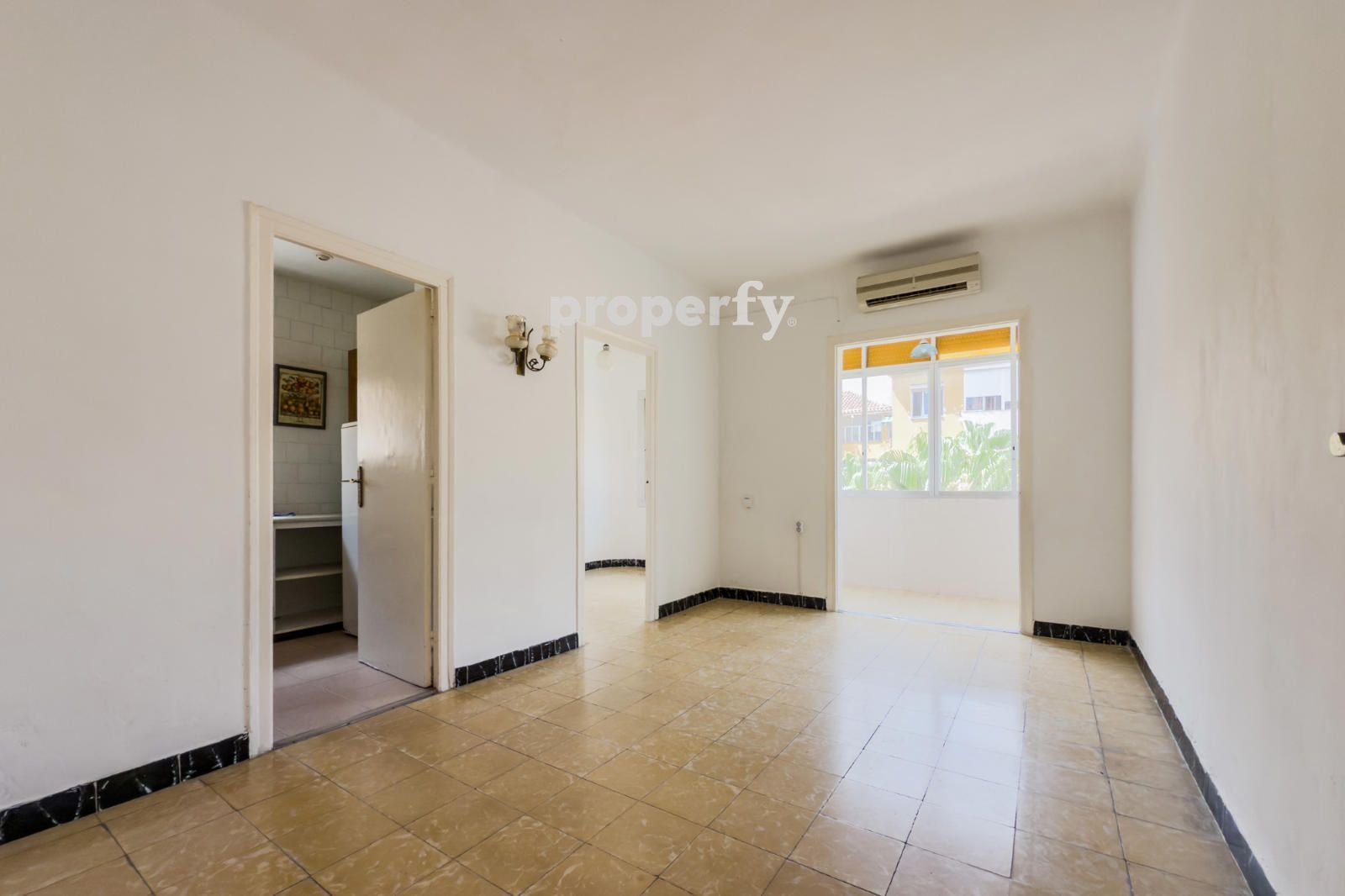 Exterior view of Flat for sale in Cornellà de Llobregat  with Air Conditioner, Heating and Terrace