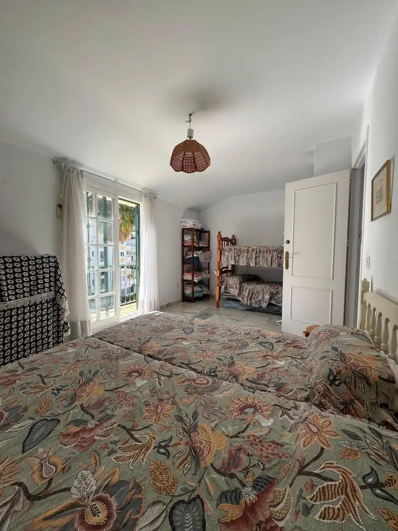 Dormitori de Casa adosada en venda en Fuengirola amb Aire condicionat, Jardí privat i Terrassa