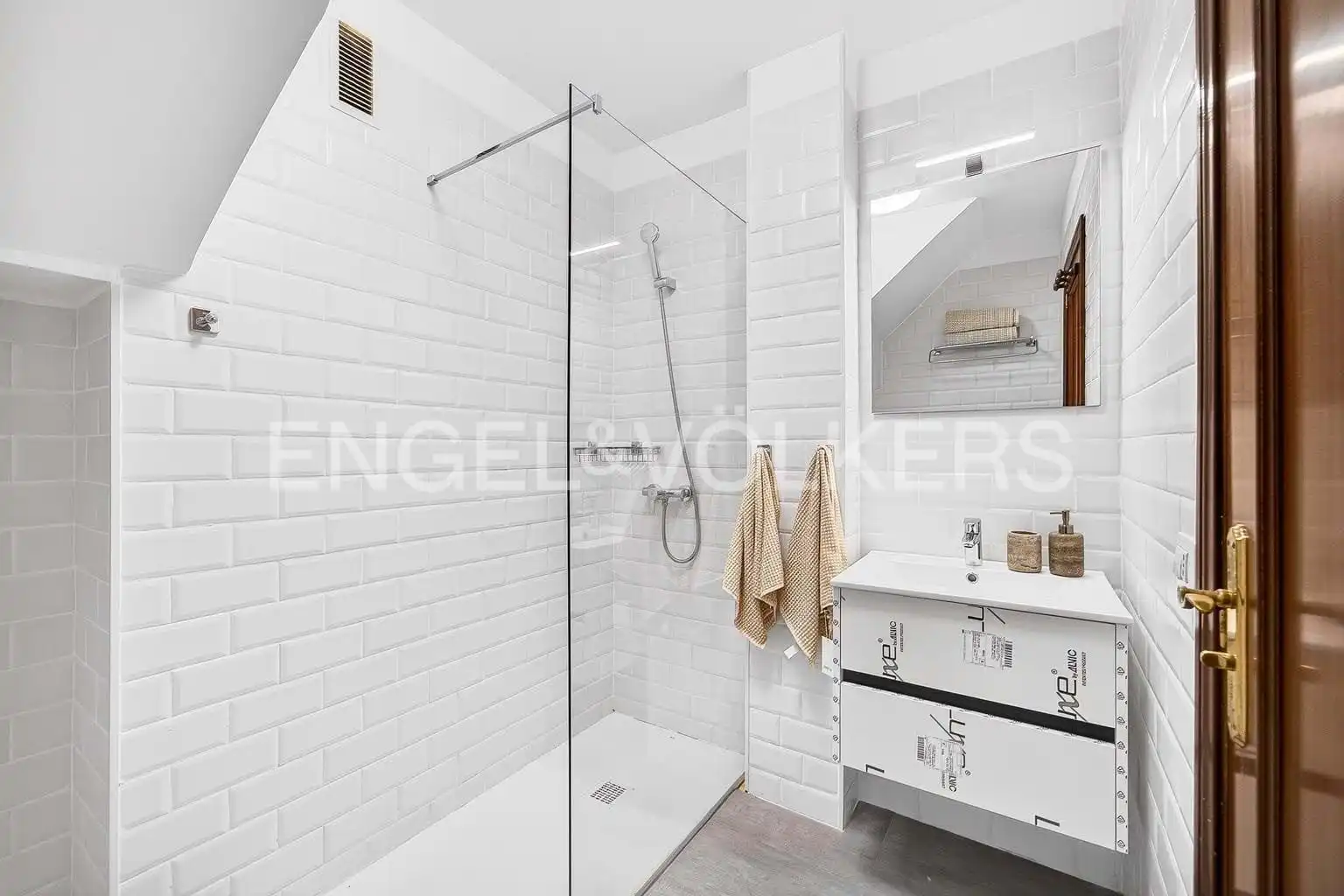 Baño de Piso en venta en Arona con Aire acondicionado, Terraza y Piscina
