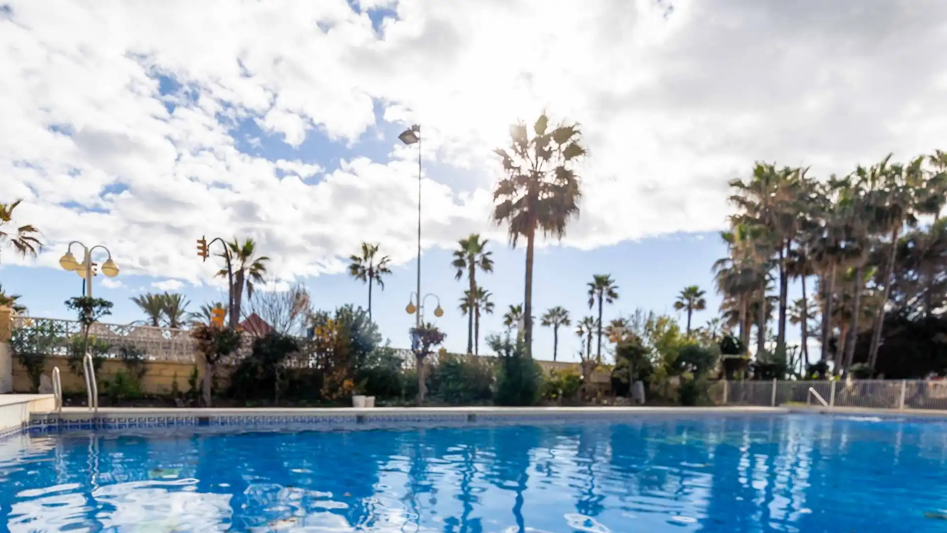 Piscina de Estudi en venda en Benalmádena amb Aire condicionat, Terrassa i Moblat