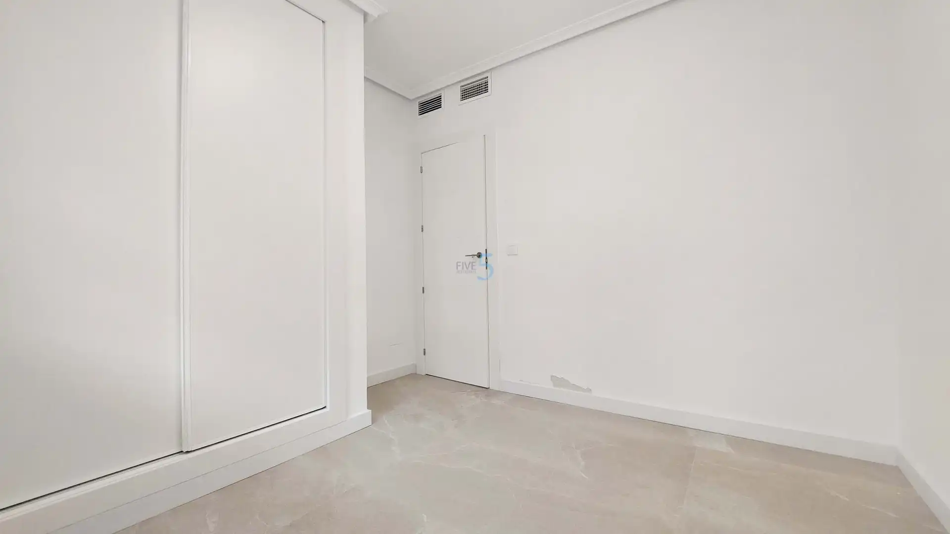 Wohnung zum Verkauf in Pilar de la Horadada mit Klimaanlage, Heizung und Terrasse