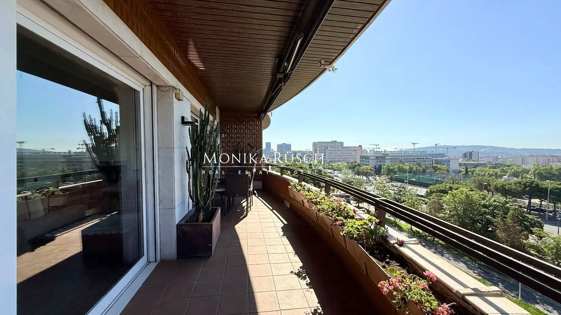 Vista exterior de Piso en venta en Barcelona con Calefacción, Terraza y Trastero