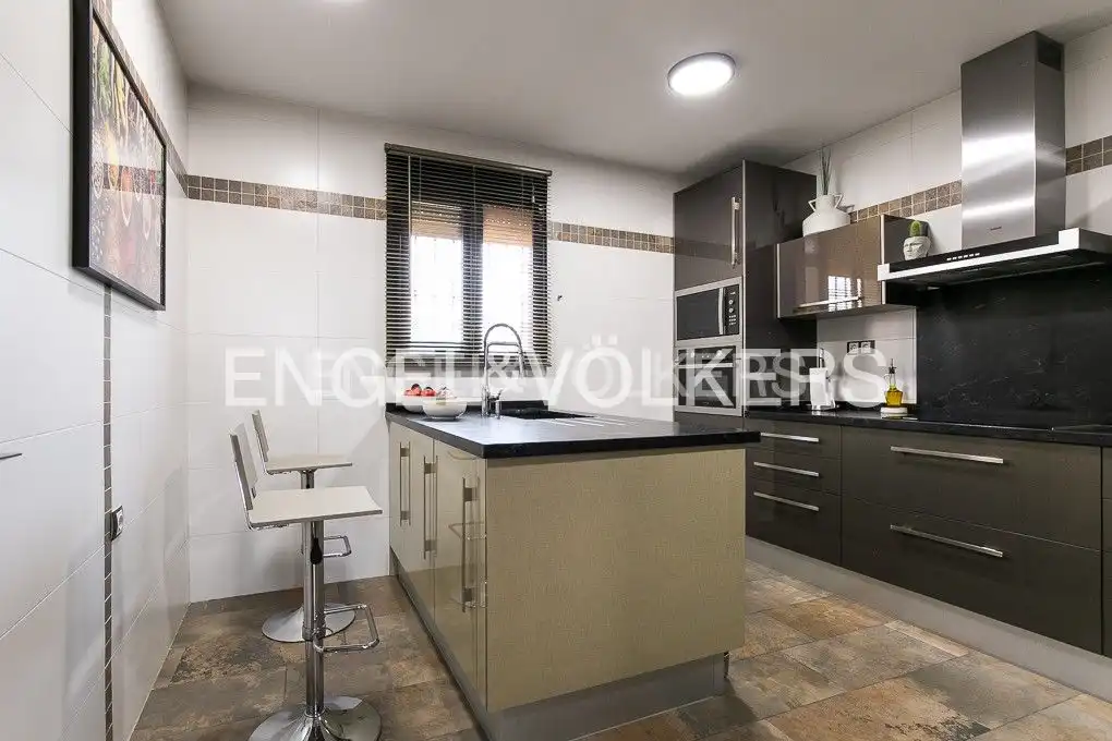 Cocina de Casa o chalet en venta en Valencia con Aire acondicionado, Calefacción y Jardín privado