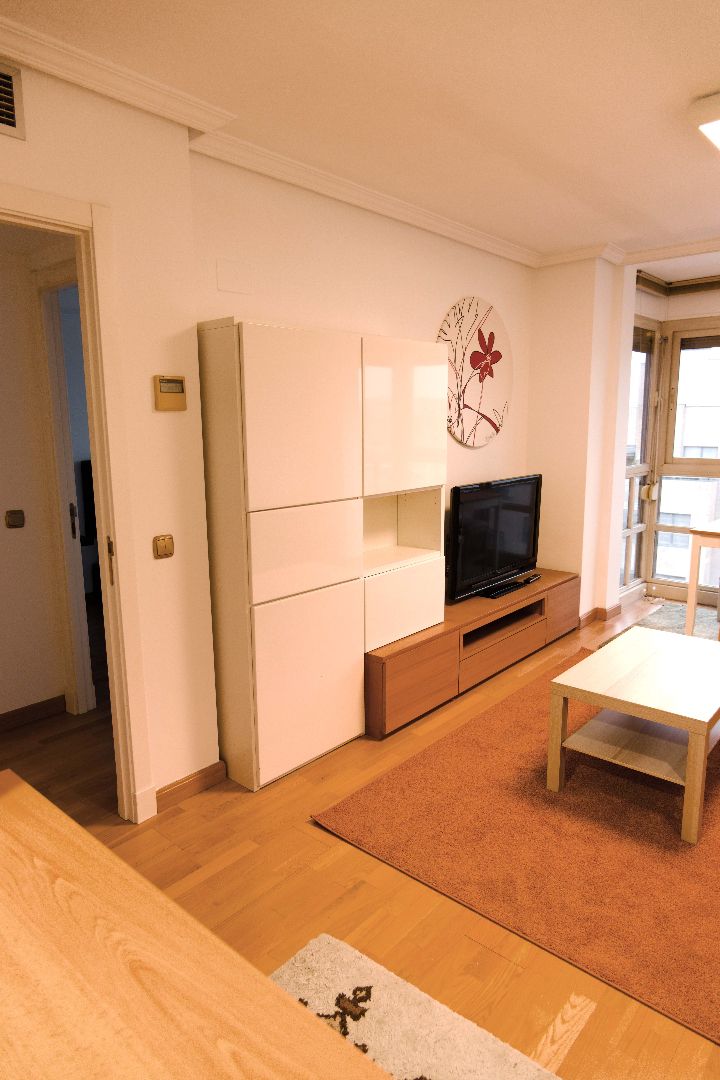 Living room of Flat to rent in  Madrid Capital  with Air Conditioner, Heating and Parquet flooring