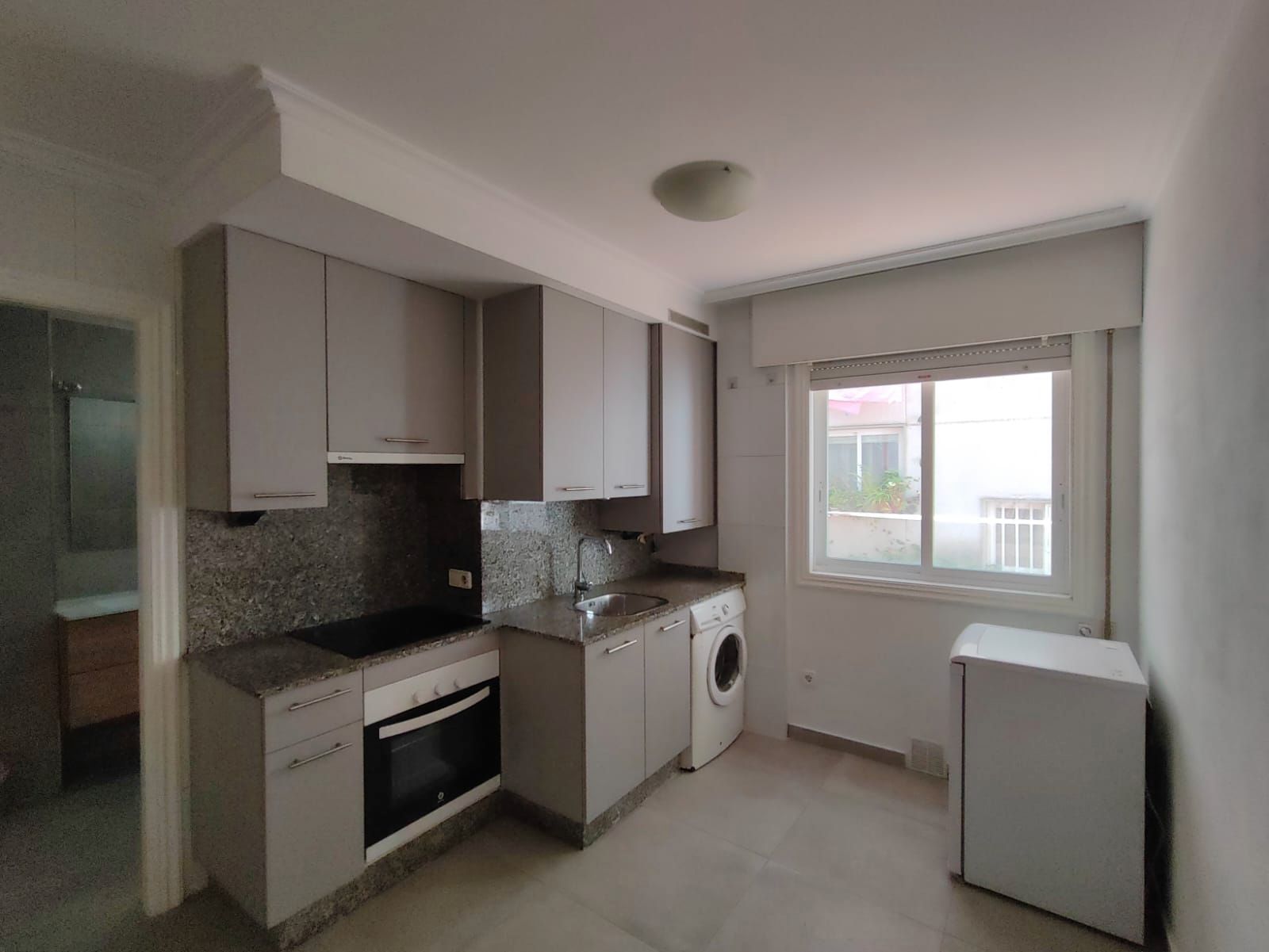Kitchen of Study for sale in Vigo   with Heating and Furnished