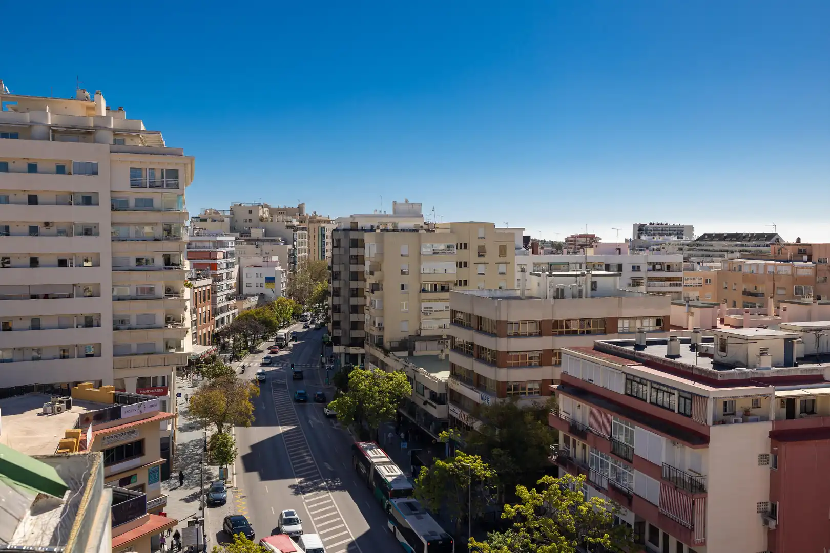 Vista exterior de Ático en venta en Marbella con Aire acondicionado, Calefacción y Terraza