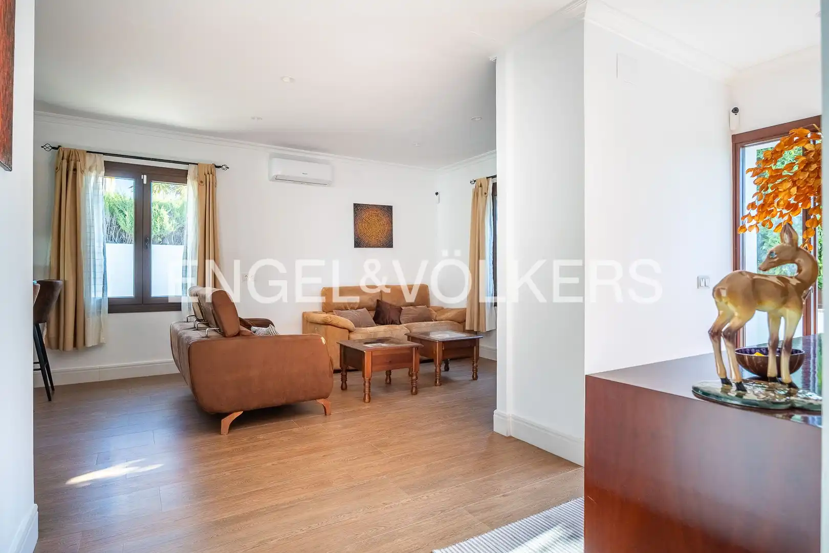 Living room of Houses for sale in Valencina de la Concepción  with Air Conditioner, Heating and Private garden