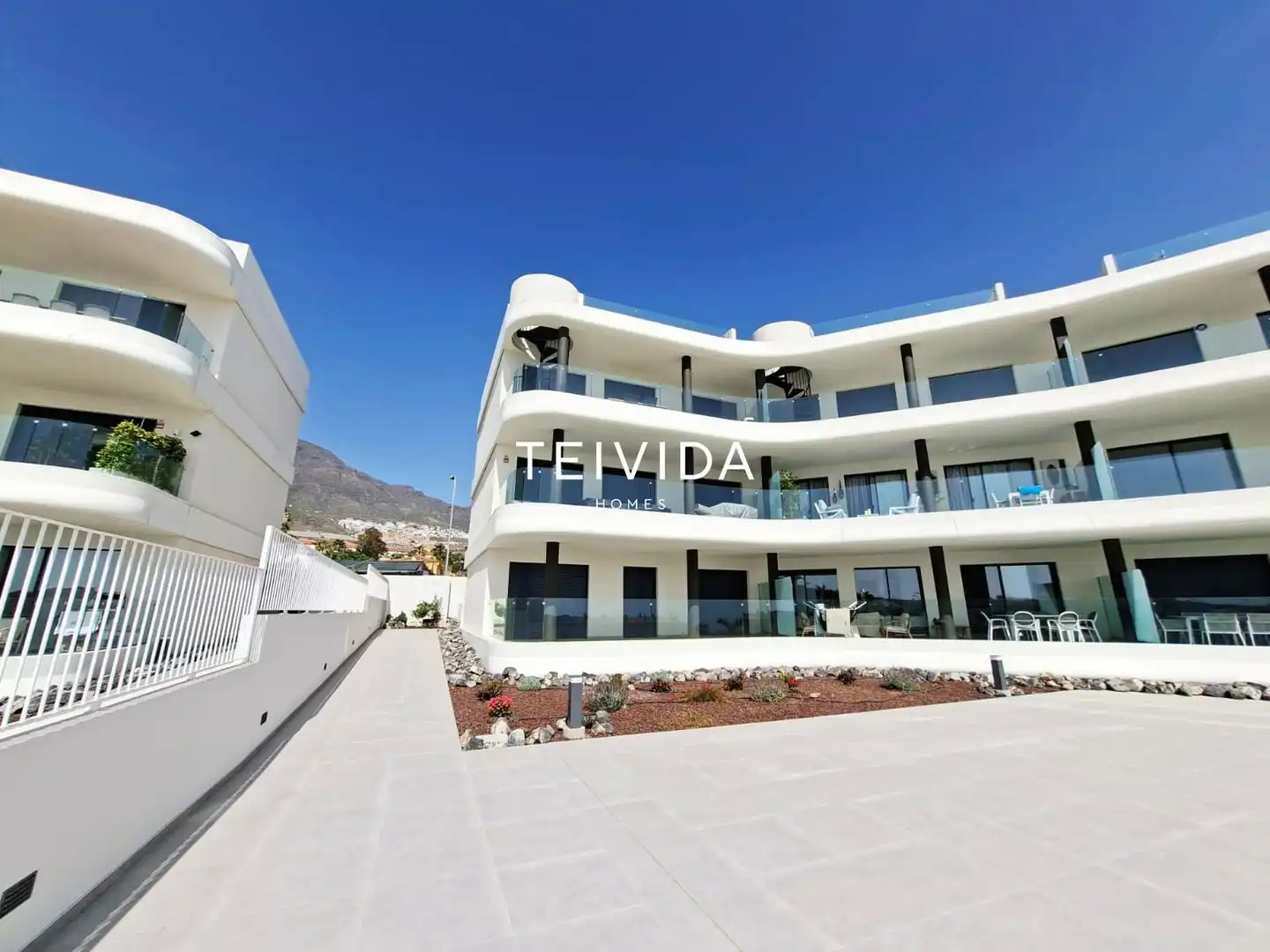 Vista exterior de Piso de alquiler en Adeje con Terraza, Piscina y Amueblado