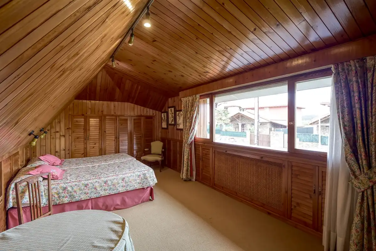 Dormitori de Casa o xalet en venda en Sada (A Coruña) amb Calefacció, Jardí privat i Parquet