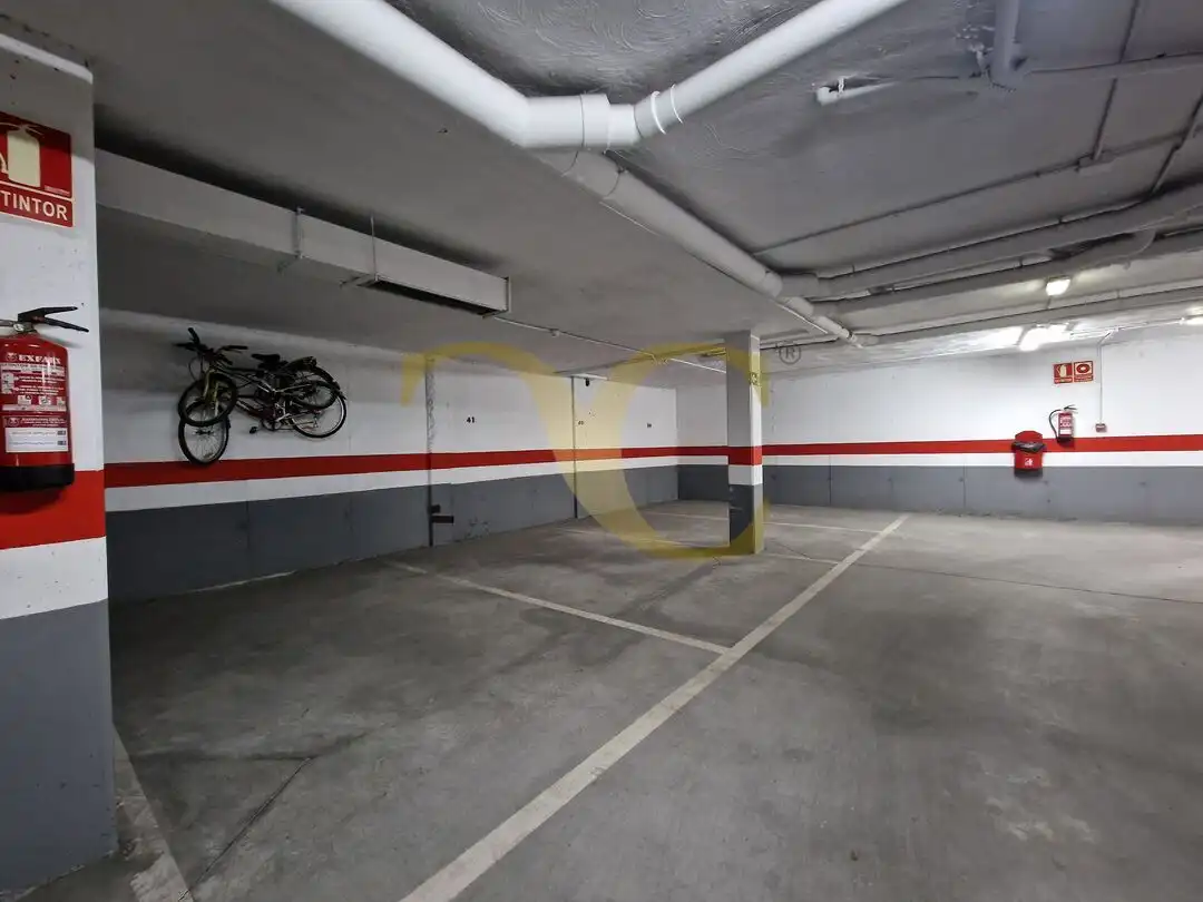 Parking de Piso en venta en Llanes con Calefacción, Terraza y Amueblado