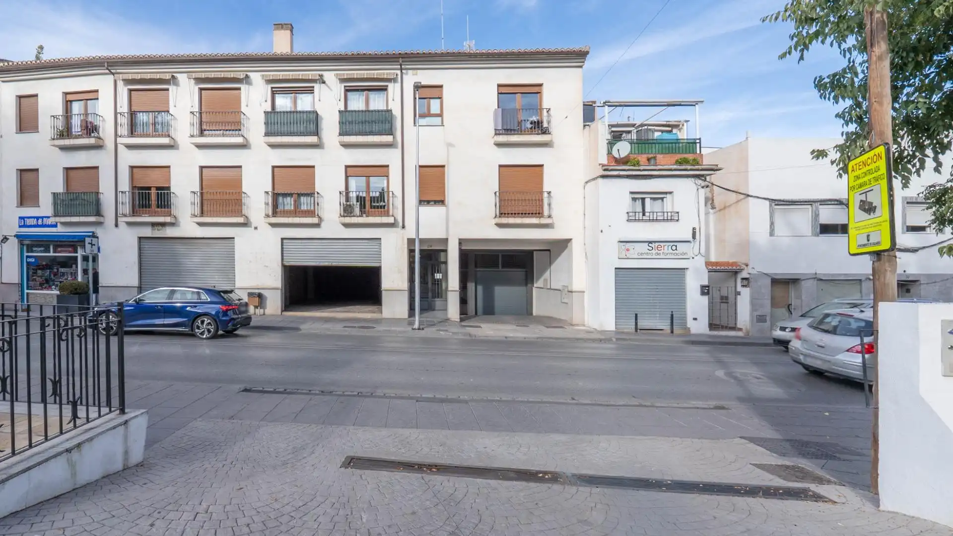 Vista exterior de Local en venta en Ogíjares