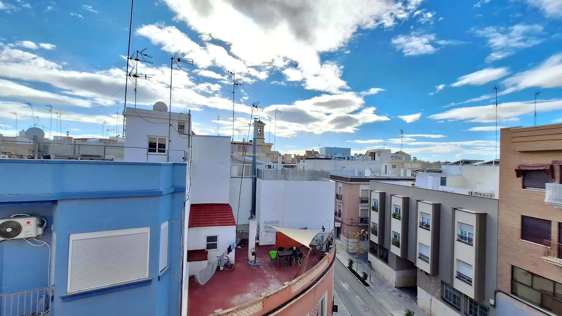 Vista exterior de Ático en venta en Elche / Elx con Terraza y Balcón