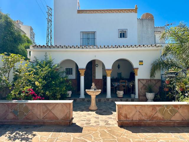 Casa-chalet en Venta en  Urb. Monte Viñas, 1 en Manilva Pueblo