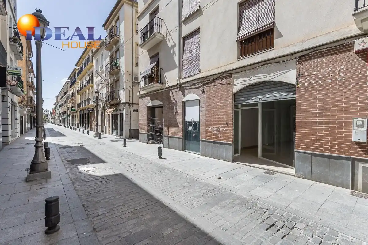 Locale commerciale in vendita a Calle Real 7