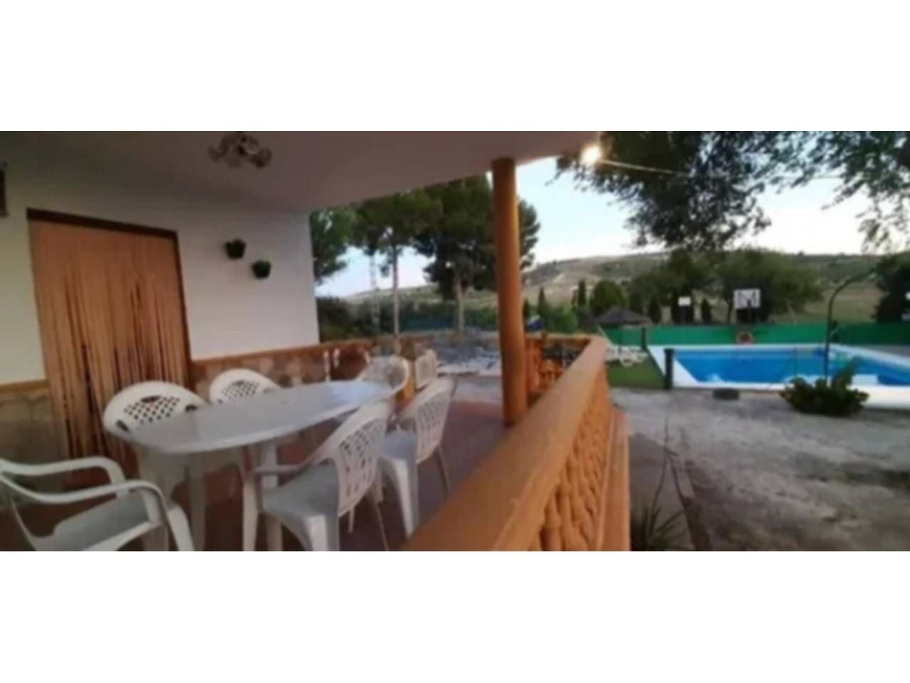 Jardí de Casa o xalet en venda en Baena amb Aire condicionat, Terrassa i Moblat