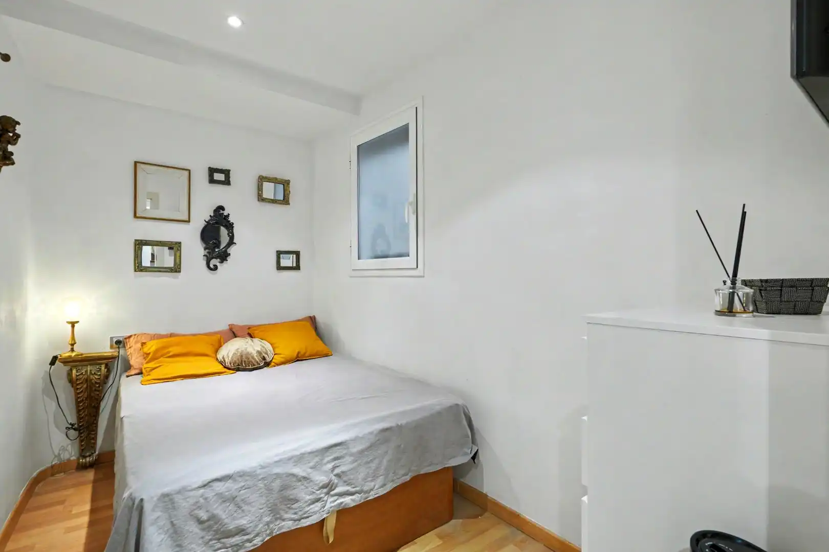 Bedroom of Flat for sale in Barcelona  with Air Conditioner, Heating and Parquet flooring