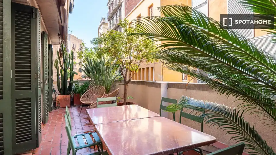 Habitació a Sant Pere, Sta. Caterina i la Ribera