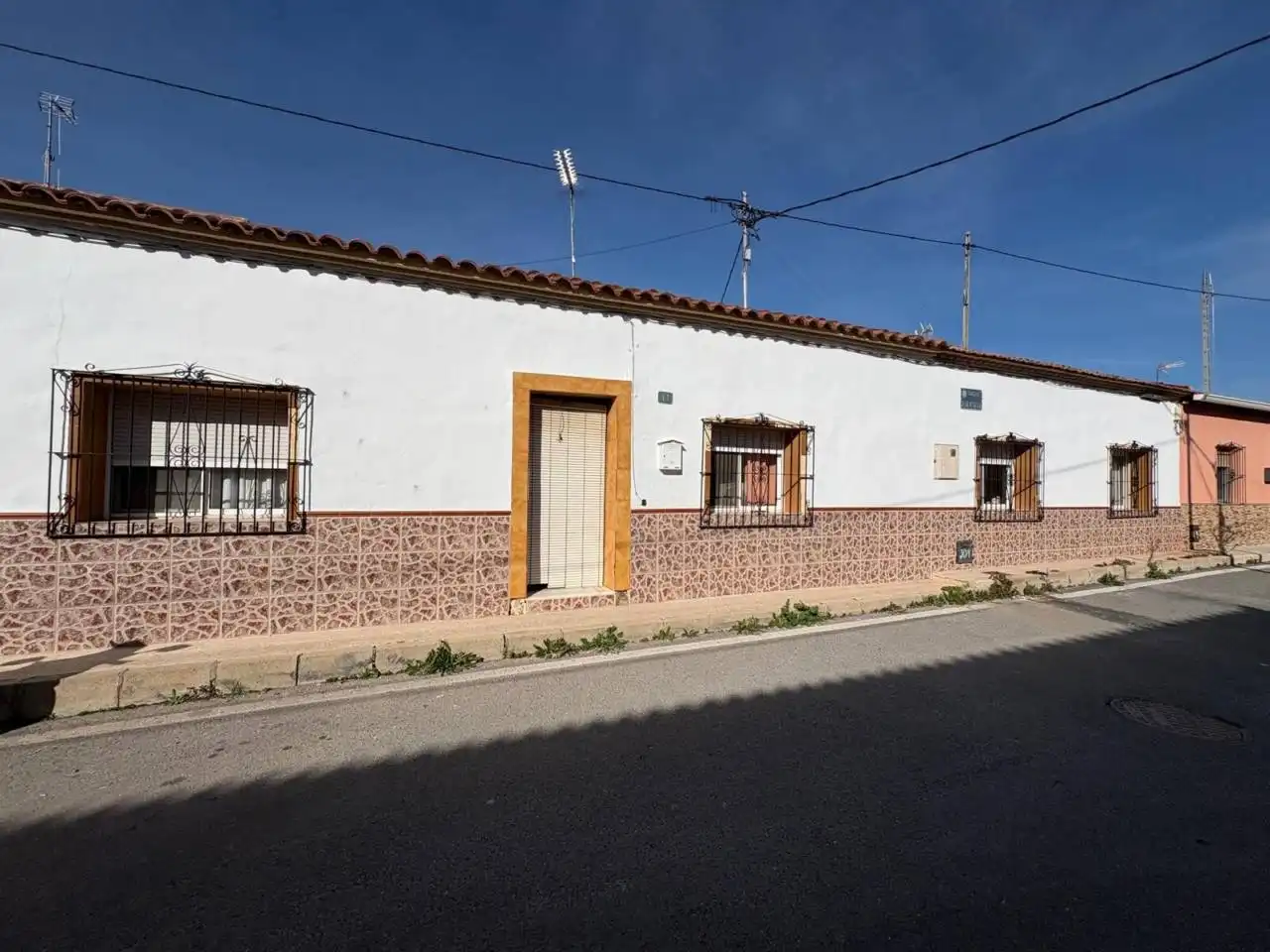Vista exterior de Casa o xalet en venda en Alicante / Alacant amb Aire condicionat, Jardí privat i Terrassa