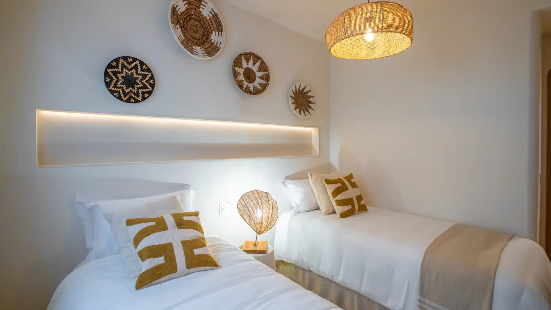 Schlafzimmer von Wohnungen zur Miete in Marbella mit Klimaanlage, Heizung und Terrasse