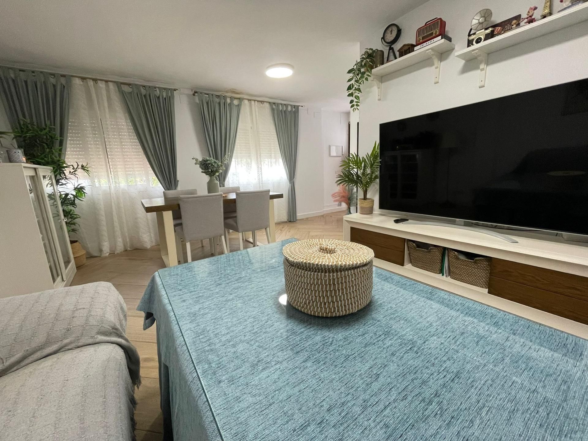 Sala d'estar de Casa adosada en venda en Villanueva del Ariscal