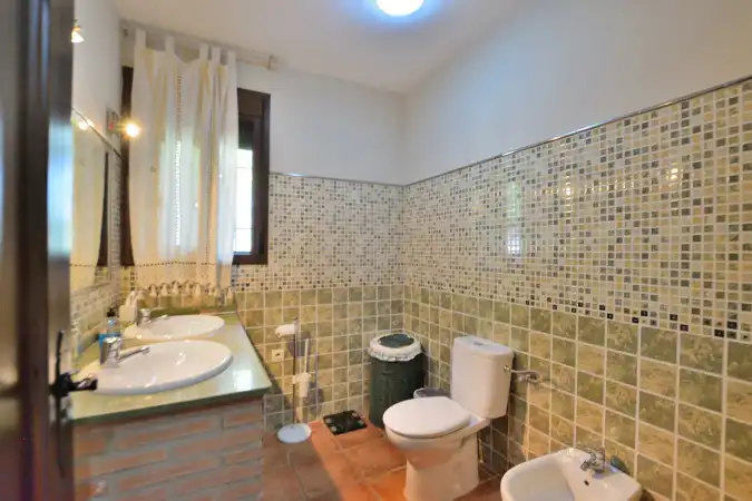 Baño de Finca rústica en venta en Arriate con Jardín privado, Terraza y Piscina