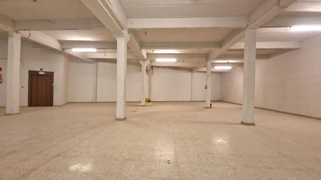 Fabrikhallen zur Miete in Donostia - San Sebastián 