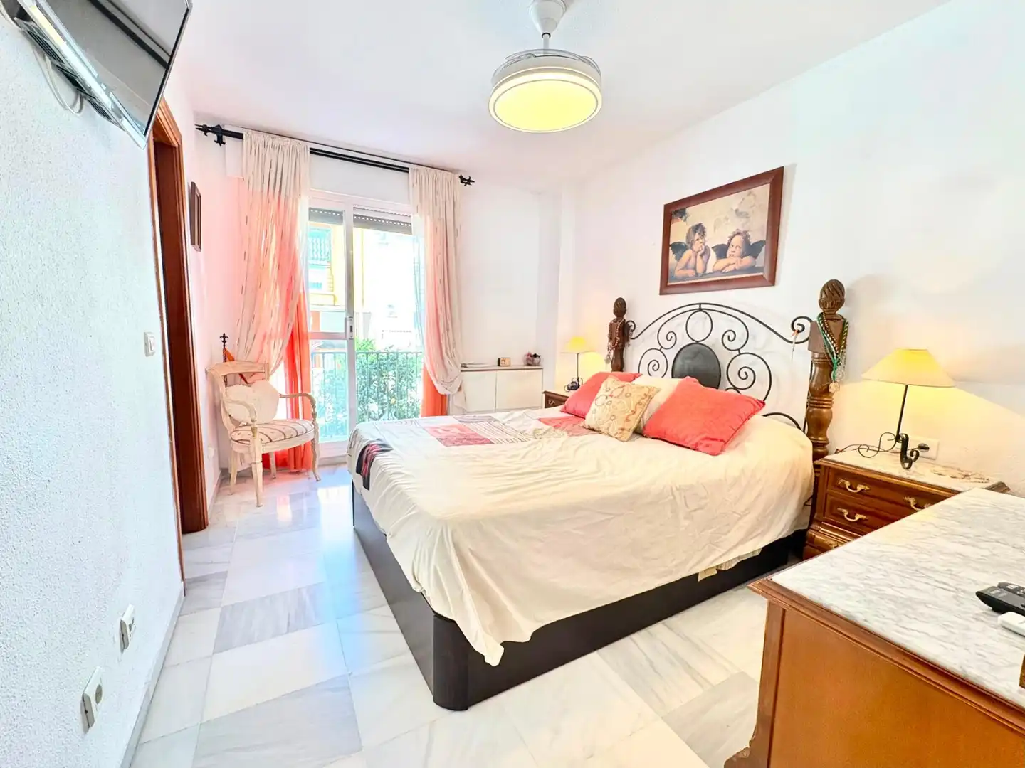 Schlafzimmer von Einfamilien-Reihenhaus zum Verkauf in Marbella mit Heizung, Terrasse und Balkon