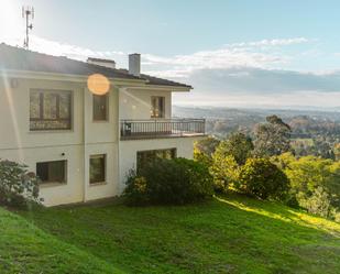 Vista exterior de Casa o xalet en venda en Gijón  amb Calefacció, Jardí privat i Terrassa