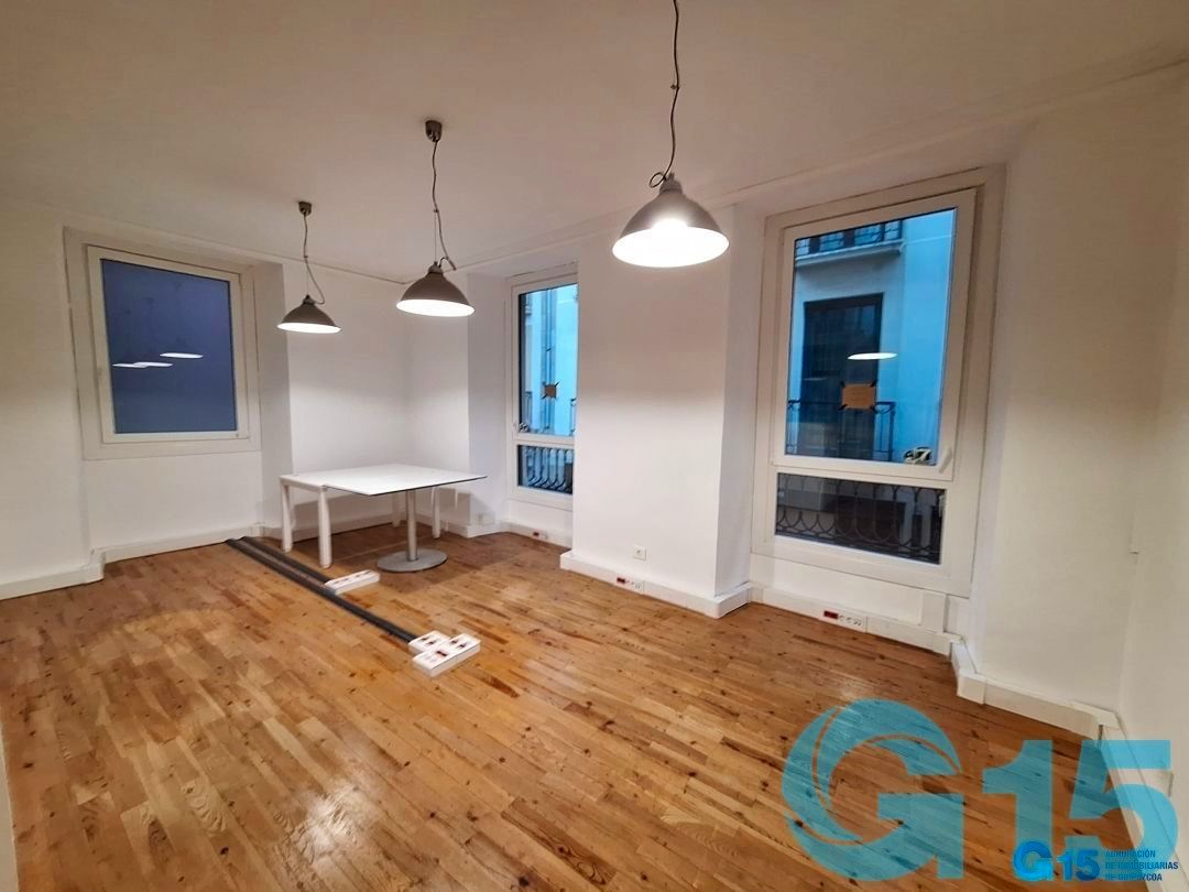 Vista exterior de Oficina en venda en Donostia - San Sebastián  amb Calefacció i Moblat
