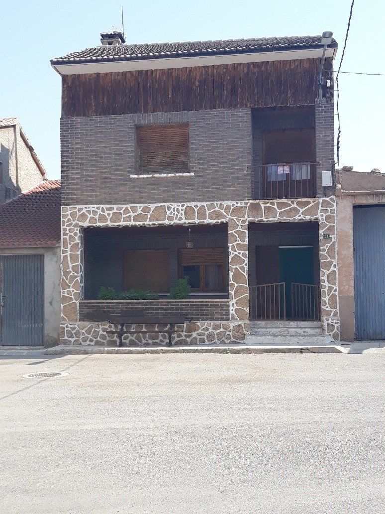 Vista exterior de Casa o xalet en venda en Muniesa amb Calefacció, Terrassa i Balcó